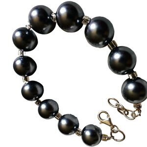 Sterling Silver Majestik Rh-pl
Grey Imitation Shell Pearl
Hand-knotted B…